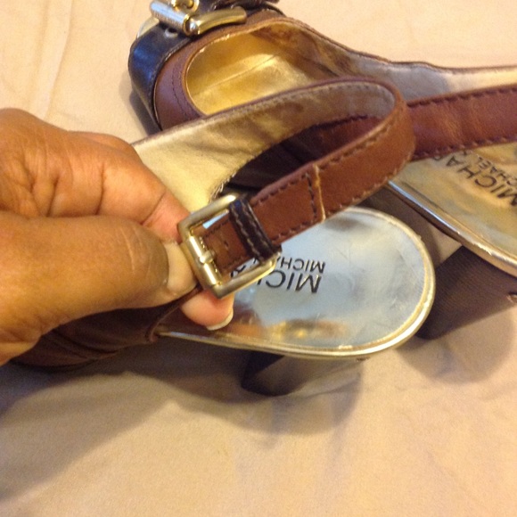 Authentic Michael-Michael Kors Peeped-toe heel. - Picture 5 of 6